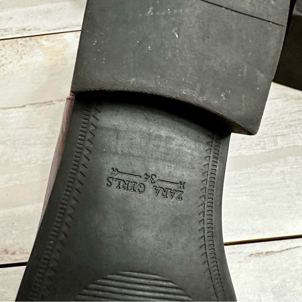 Zara Girls Sz 34 US Sz 2.5 3 Red Wine Leather Bootie Shoes Side Zip Gold Accents - Picture 8 of 10